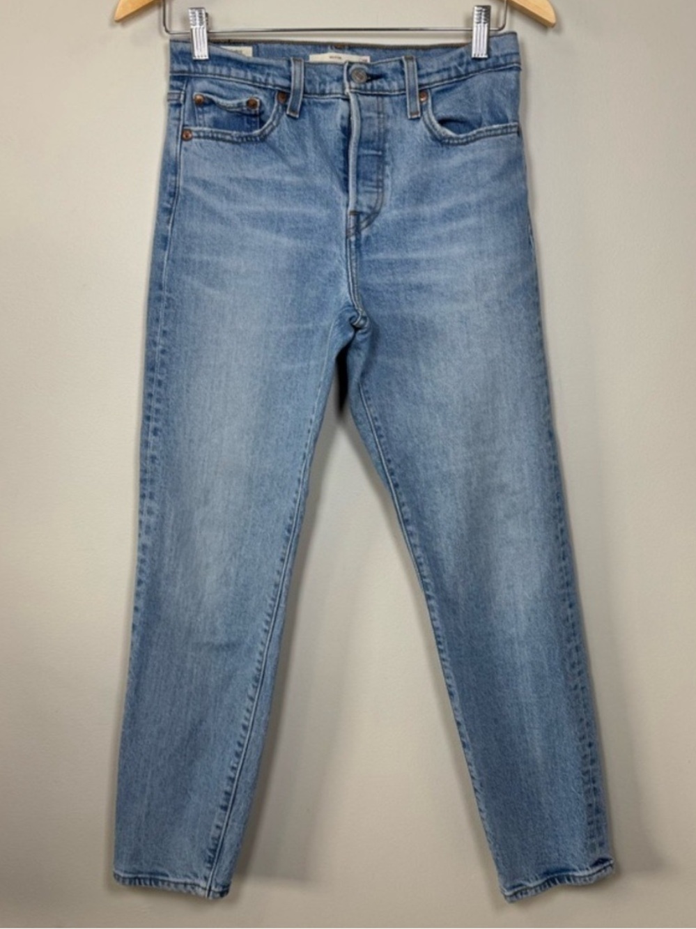 Levi's Women's Wedgie Light Wash Straight Leg Jeans 26